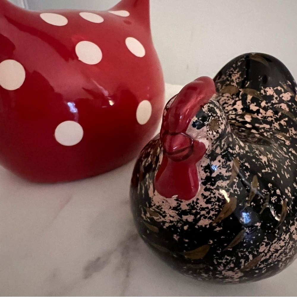Vintage La Dolce Vita Hen Red Dot Black Spongeware Roosters Country - Picture 4 of 9